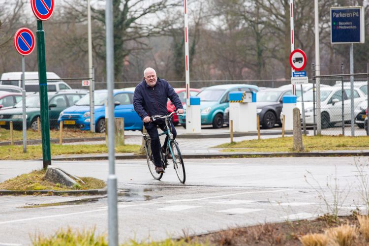 Harrie van der Avoort rides his bike to the Dutch polio lab.